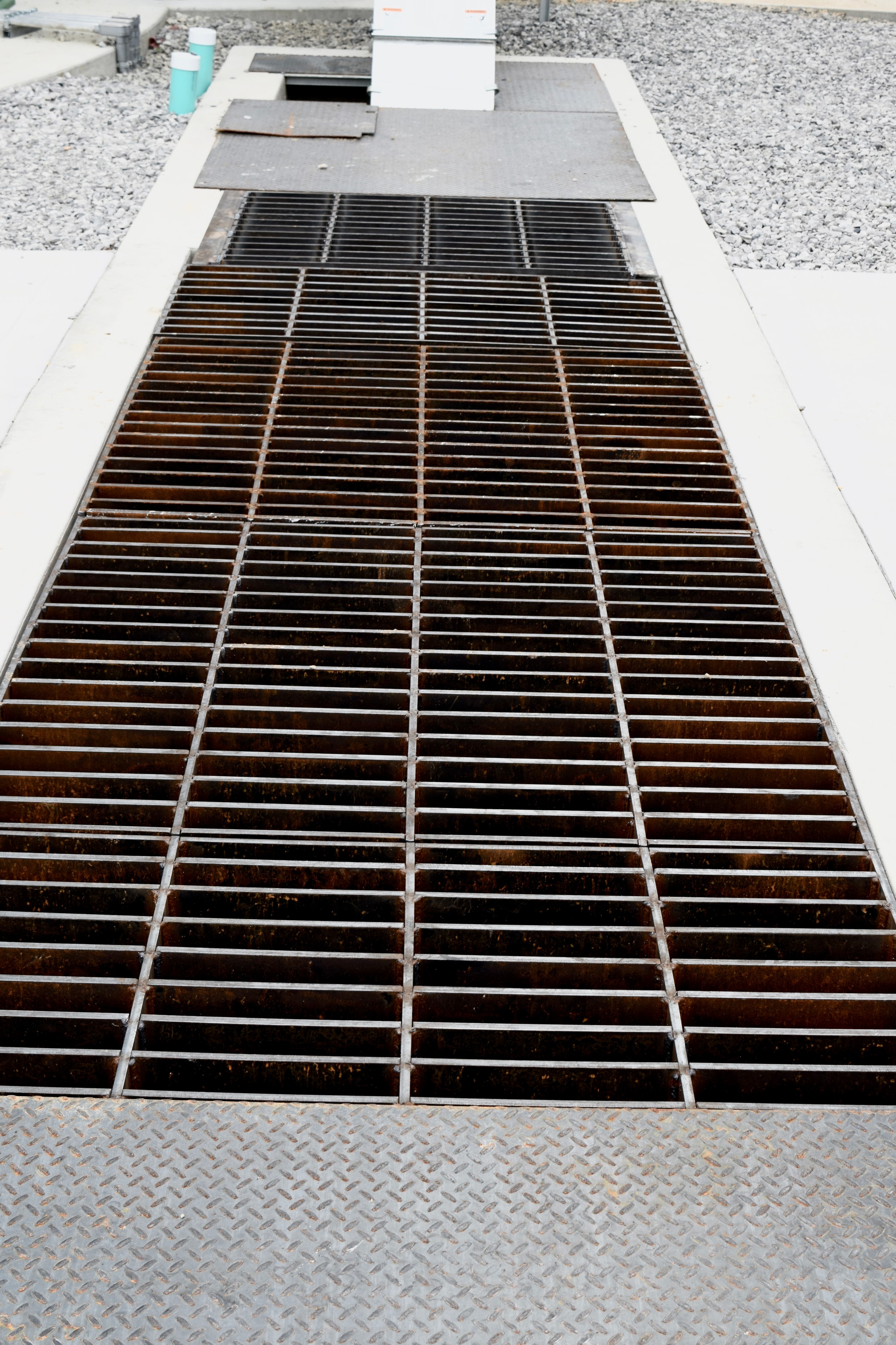Metal grate roof construction installation
